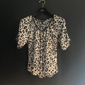 EXPRESS WOMENS XS BUTTON SHIRT